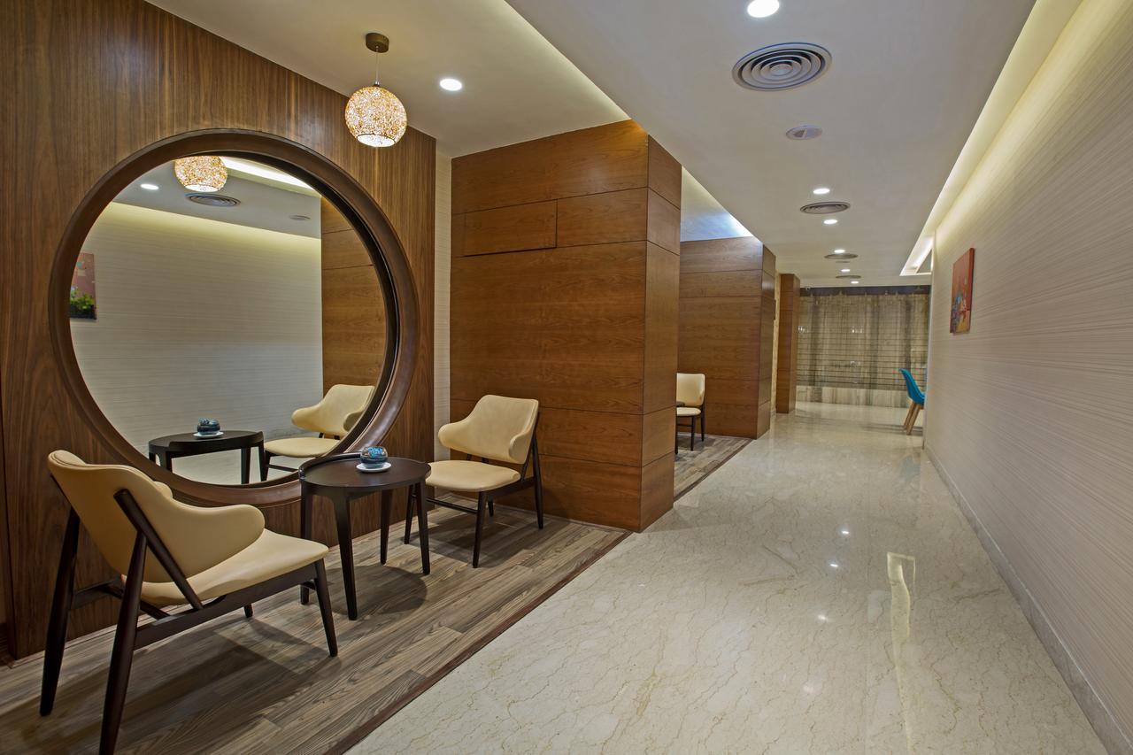 M Crown Hotel Σιλόνγκ Εξωτερικό φωτογραφία