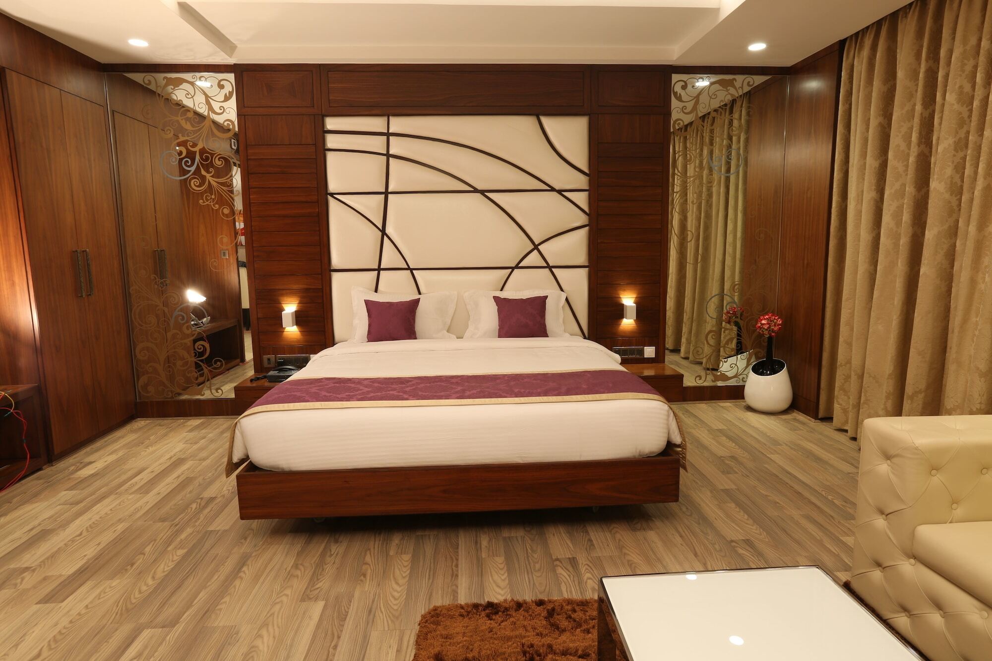 M Crown Hotel Σιλόνγκ Εξωτερικό φωτογραφία